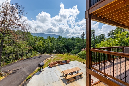 Grill and picnic area at Twin Peaks, a 5 bedroom cabin rental located in Gatlinburg