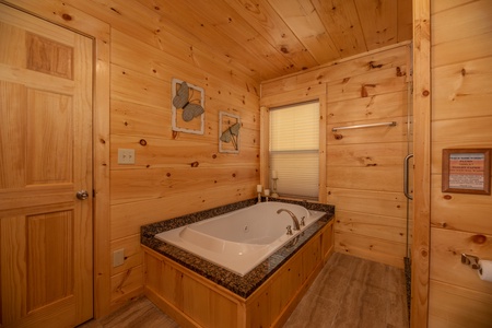 Jacuzzi tub at Gar Bear's Hideaway, a 3 bedroom cabin rental located in Pigeon Forge