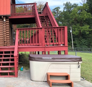 Hot tub at 1 Crazy Cub, a 4 bedroom cabin rental located in Pigeon Forge