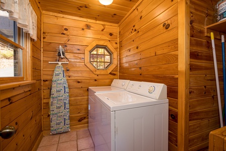 at absolutely fabulous a 4 bedroom cabin rental located in pigeon forge