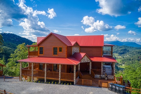 Flat gravel parking at Four Seasons Palace, a 5-bedroom cabin rental located in Pigeon Forge