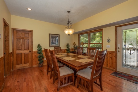 Dining space for six at Amazing Memories, a 3 bedroom cabin rental located in Pigeon Forge