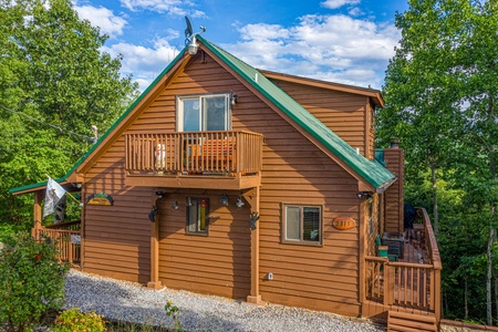 Bearing Views, a 3 bedroom cabin rental located in Pigeon Forge