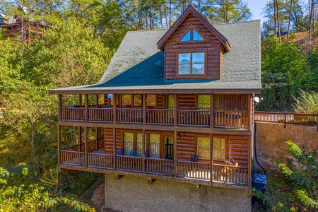 Bears Don't Bluff, a 3 bedroom cabin rental located in Pigeon Forge