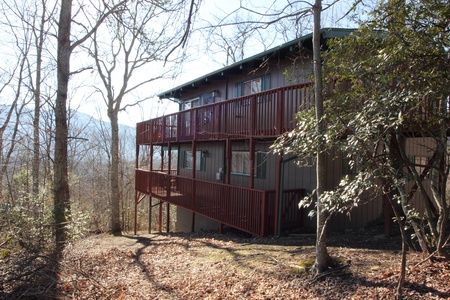 Side view from the yard at Bushwood Lodge, a 3-bedroom cabin rental located in Gatlinburg