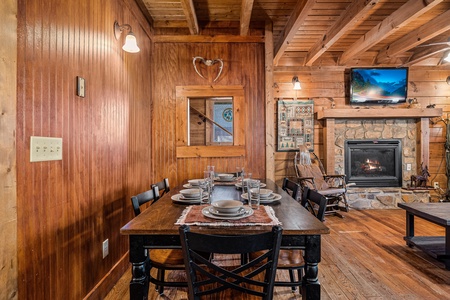 Dining table for six at A Beary Nice Cabin, a 2 bedroom cabin rental located in Pigeon Forge