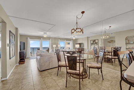 Living Room/Dining