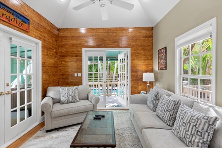 Poolside Hide-Away @ Palm Gardens