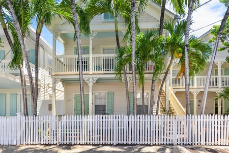 Poolside Hide-Away @ Palm Gardens