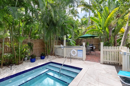 Poolside Hide-Away @ Palm Gardens