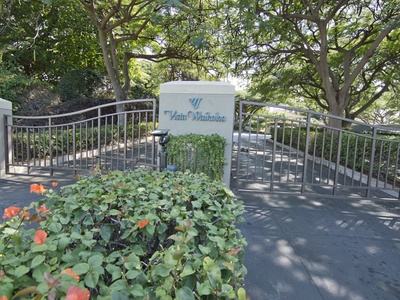 Vista Waikoloa Gated Entry