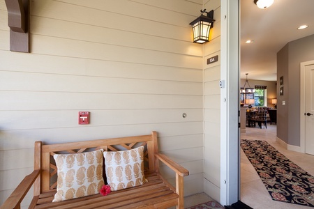 - Welcoming front entry with cushioned wooden bench perfect for morning coffee or sunset chats - Soft lighting and Hawaiian decor greet you with warm tropical charm - Peaceful spot to pause, breathe in the island air, and relax before heading out