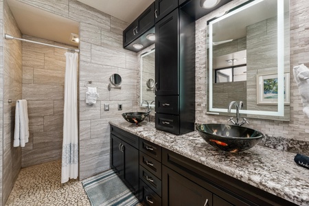 Ensuite primary bathroom with double vanity