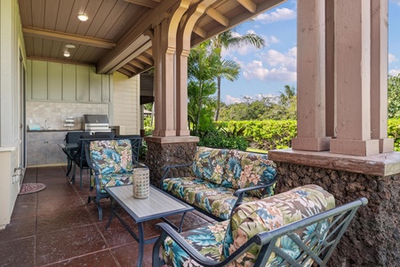 Relax in your private covered lanai with tropical-print seating while enjoying panoramic views of lush gardens and swaying palms.