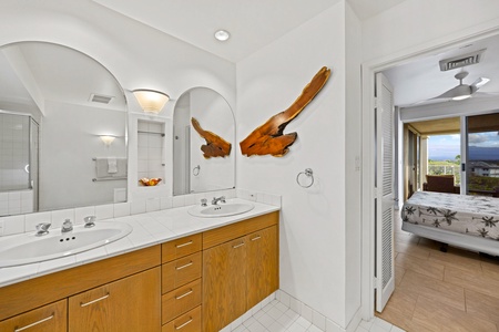 Primary en-suite bathroom.