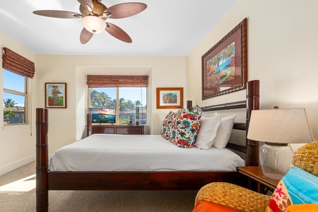 Guest bedroom with queen bed