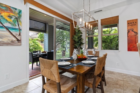 Dining area with sliding doors to lanai