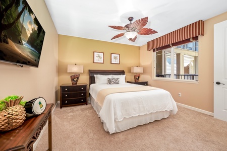 Guest bedroom with queen bed