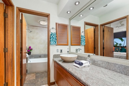 Guest bathroom with shower/tub combo