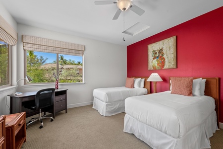 Guest bedroom with twin beds