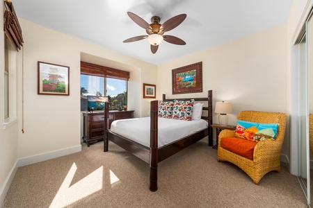 Guest bedroom with queen bed