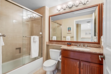 Guest bathroom with shower/tub combo