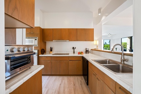 Kitchen (Includes Air Fryer, Keurig, Latte)