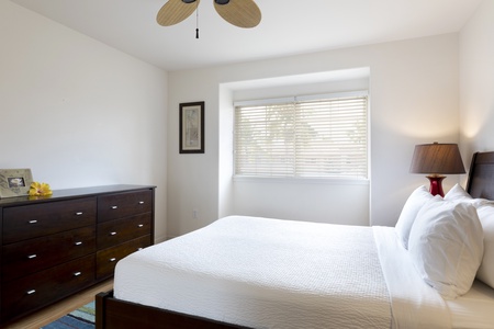 Guest bedroom with queen bed