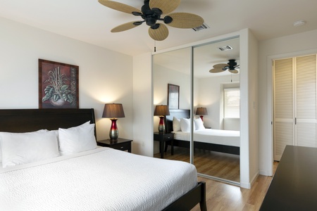 Guest bedroom with queen bed