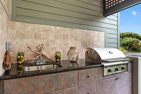 Covered lanai with built-in BBQ