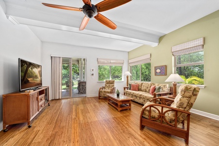 Spacious, bright living room