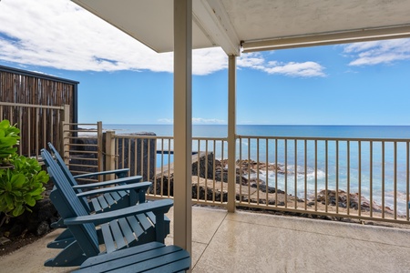 Oceanfront lanai with dining table for four