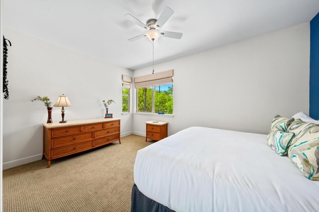 Guest bedroom with queen bed