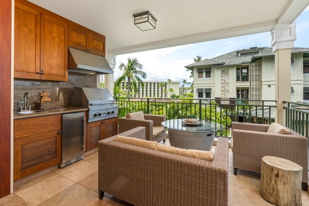 Step out to your private lanai where island breezes and tropical views surround you. Fire up the built-in grill or settle into the lounge seating.