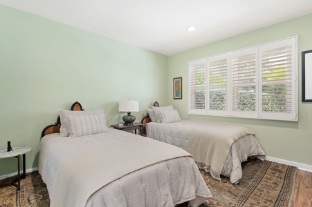 Guest Bedroom with Twin Beds