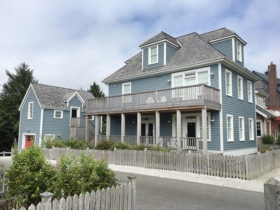 Blue Lantern Cottage