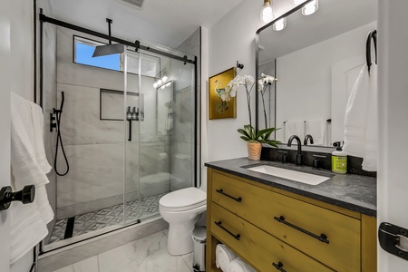 17 BATHROOM FULL