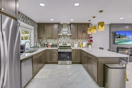 11 KITCHEN FULL_