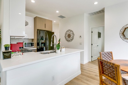 10 KITCHEN MLS