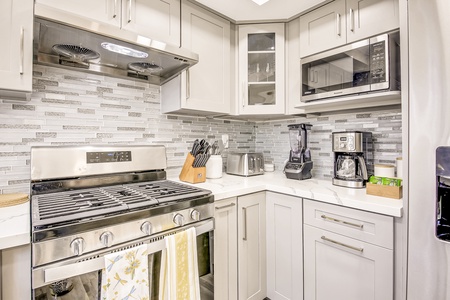 15 KITCHEN FULL SIZE