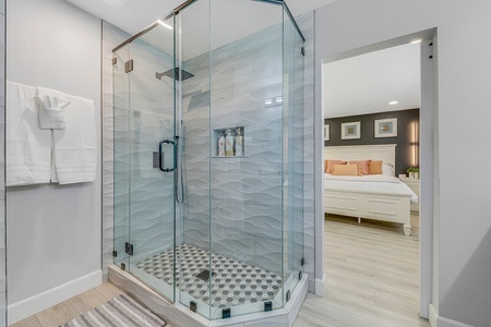 28 MASTER SHOWER MLS