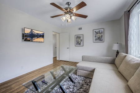 28 MASTER LOUNGE ROOM FULL SIZE