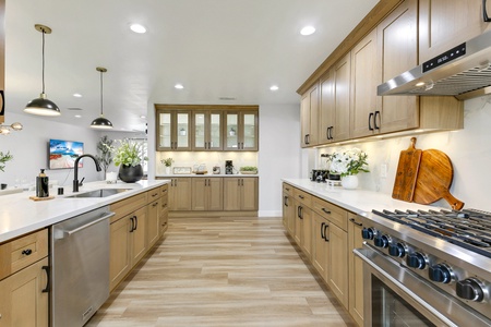 15 KITCHEN MLS