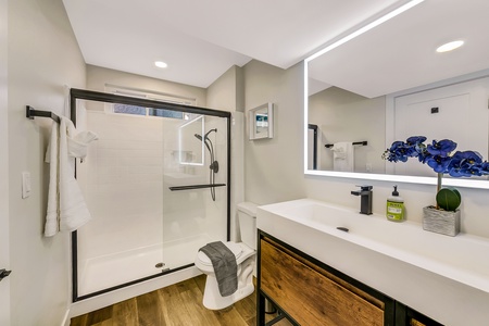 24 MASTER BATH FULL