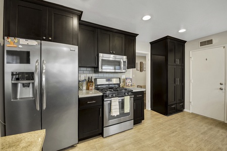 18 KITCHEN FULL