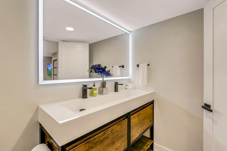 23 MASTER BATH FULL