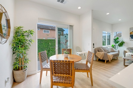 08 DINING MLS