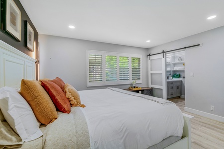 25 MASTER BED MLS