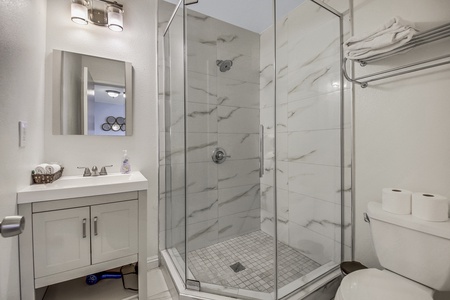21 BATHROOM FULL SIZE