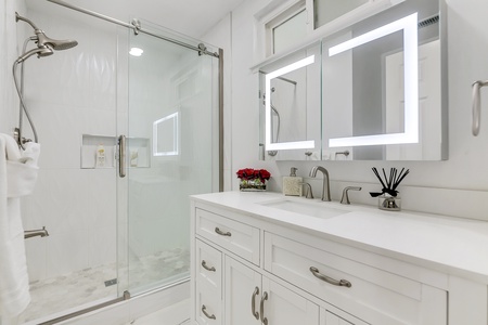 26 MASTER BATH FULL